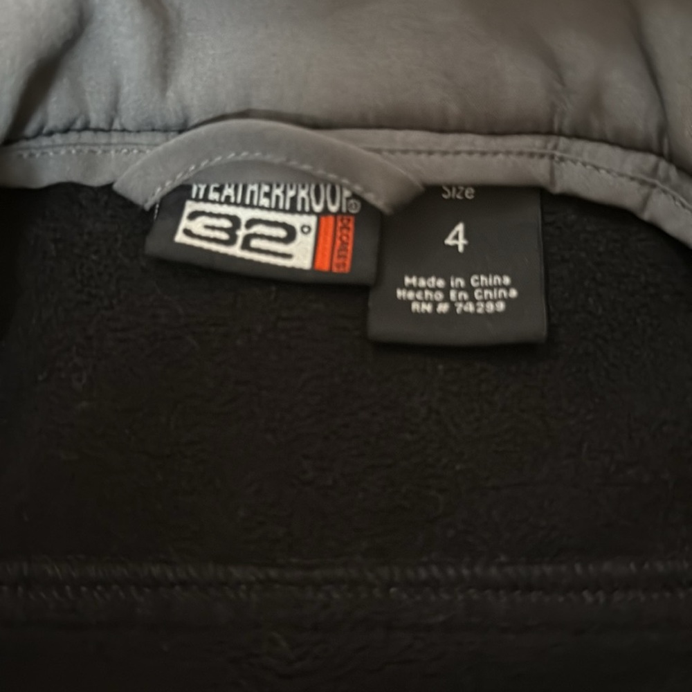 Size 4, 32* Weather coat. Light in weight with fleece lining. Great condition. - Picture 4 of 5